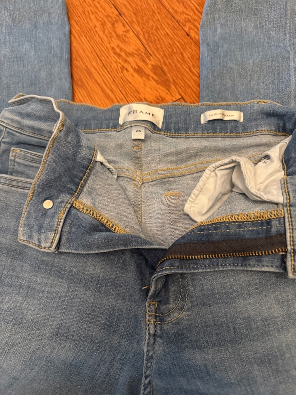 Frame Denim High-Rise Skinny Jeans in Light Blue Wash